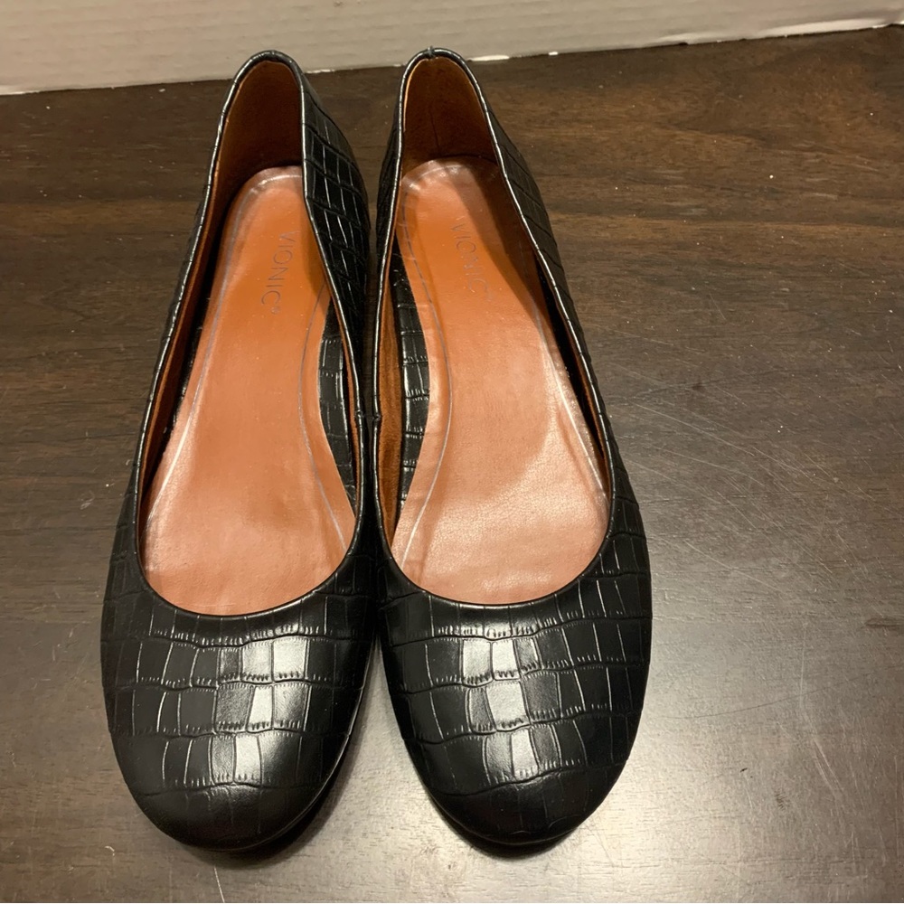 Vionic Hannah Black Croc Leather Ballet Flats